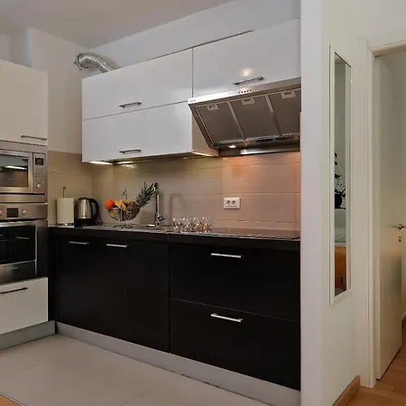 Apartments With Wifi Split - 11761 *